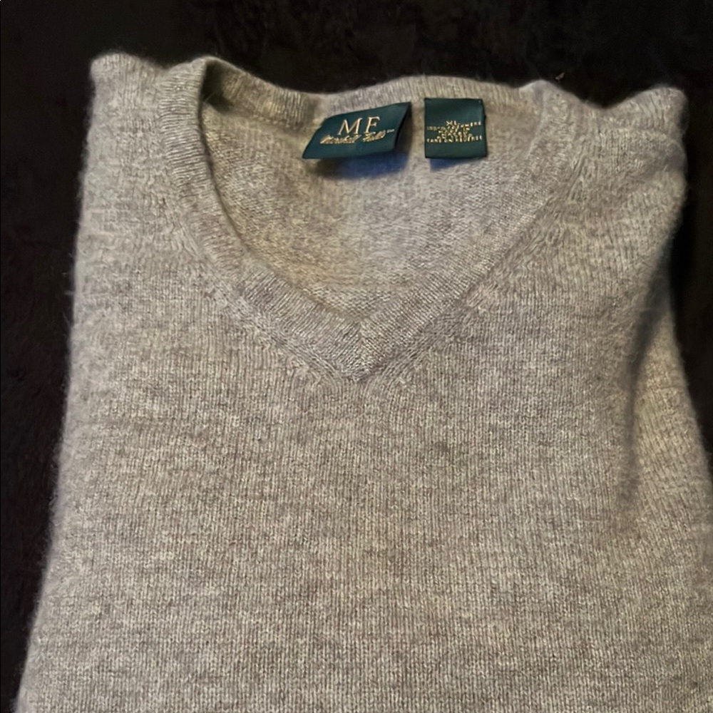 Marshall Fields amazingly soft Gray Cashmere Sweater XL